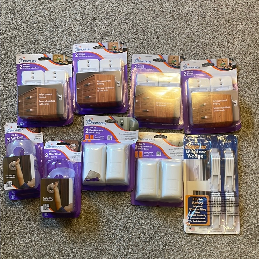 NEW Baby/childproofing items by dreambaby- knob and outlet covers + wall anchors